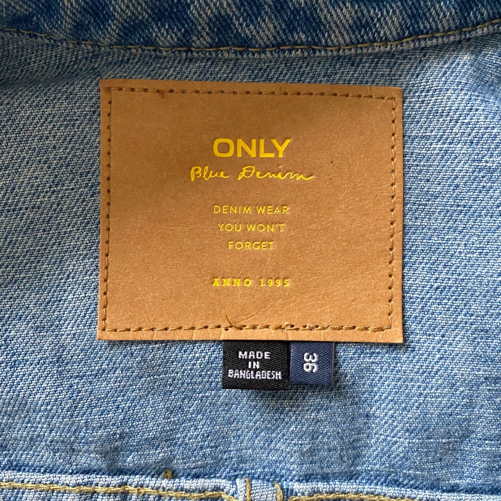 Cropped Jean Jacket - Picture 4 of 8